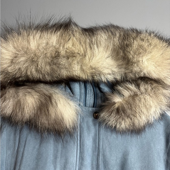 Blue and White Puffer Jacket with Contemporary Style - Picture 8 of 11